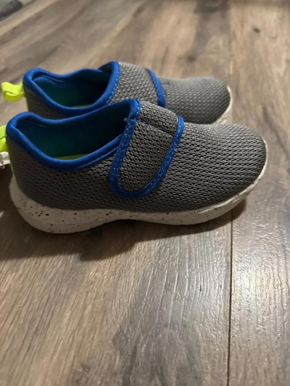 Carters Kids Boy's Lorena Athletic SneakerGrey Mesh Sneakers Velcro Strap Size 9